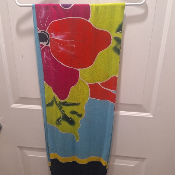 Large Tropical  Floral Scarf 42" X 60" - Picture 3 of 5